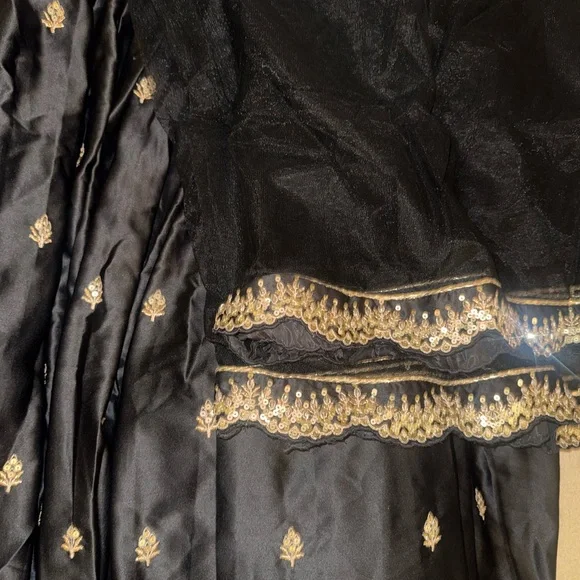 Black and Gold Embroidered Lehenga Set - Picture 9 of 12